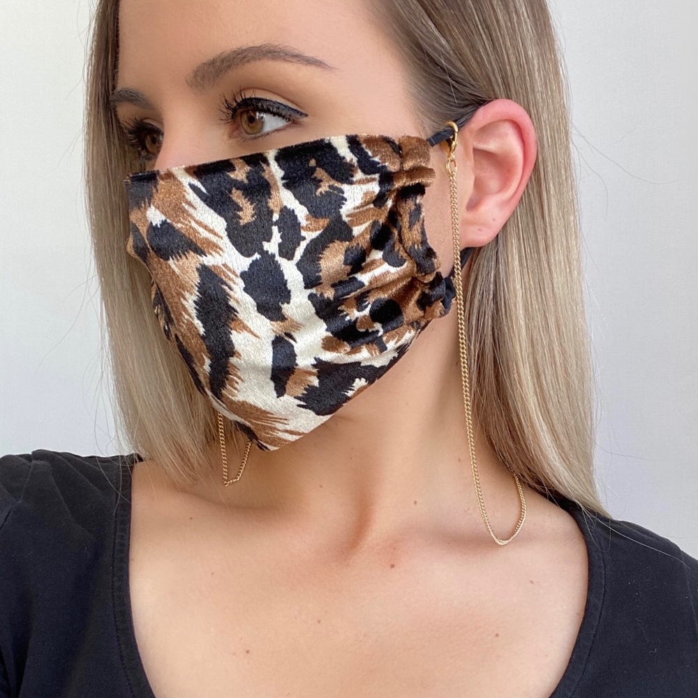 🐆✨ Animal Print Mask With Chain - Picture 5 of 6